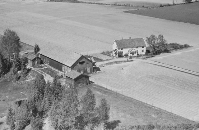 Magnes nedre 22/5 Bergesidevegen 81. Foto: Widerøe AS 1958.