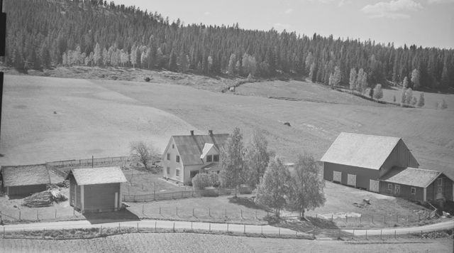 Berg øvre (nordre) 31/12 Bergesidevegen 379. Foto: Widerøe AS 1958.