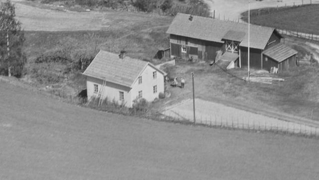 Nyjordet 27/16 Bergesidevegen 212. Foto: Widerøe AS 1952.