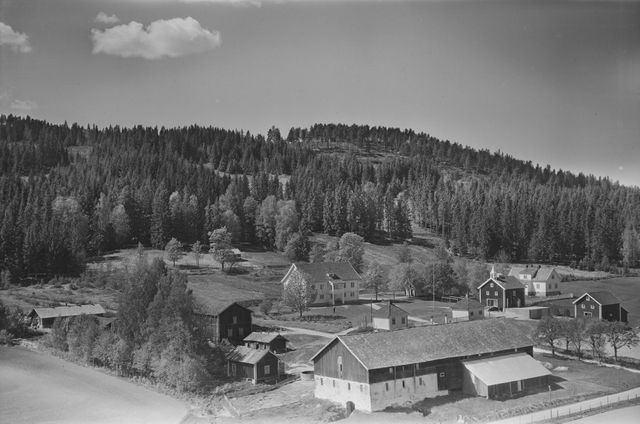 Sjurderud 34/1 Bergesidevegen 511/513.  Foto: Widerøe AS.