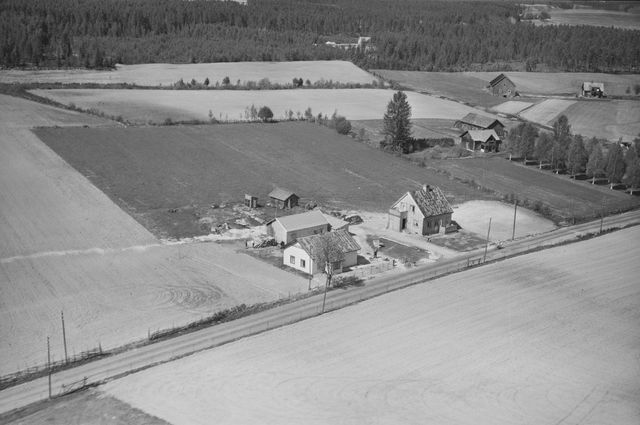 Jevnaker 20/2 Bergesidevegen 69 mfl. Foto: Widerøe AS 1958.