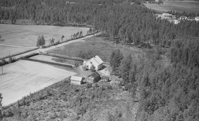 Furulund 20/68. Bergesidevegen 40. Foto: Widerøe AS 1958.