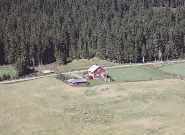 Køien (Sjurderudskøien) 34/44 (Tidligere 34/29) Bergesidevegen 640. Foto: Widerøe - på 1960-tallet.