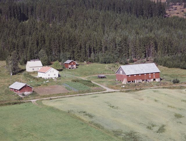Sønsterud 35/3 Bergesidevegen 585. Foto: Widerøe AS- på 1960-tallet.