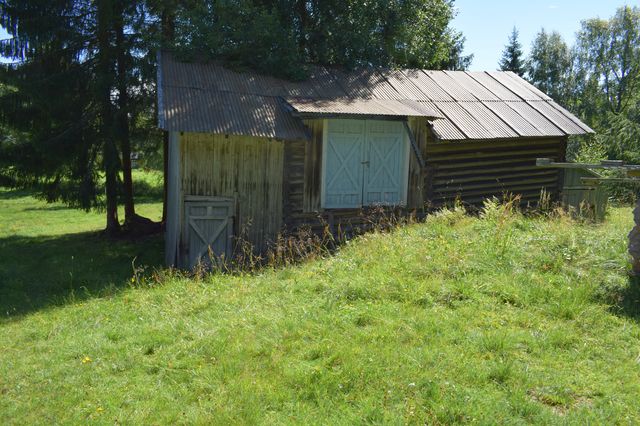 Låven på Brenna/Brenden i Valseth i august 2017. Foto: AIG