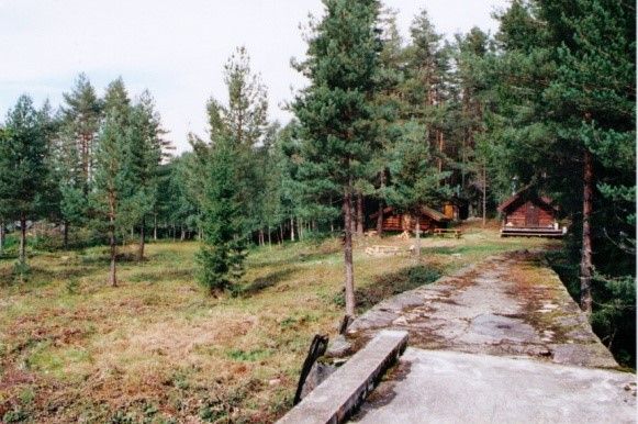 Fra Vestsjødammen med damkoia m.m i bakgrunnen i 1998. Foto: AIG.